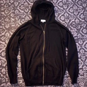 Kashmir zip - 100% Kashmir från Davida Cashmere. Nypris 2800kr.