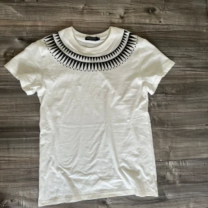 Undercover t shirt - Undercover "Giza tee" utmärkt skick dma om du har någon fråga eller behöver fler bilder