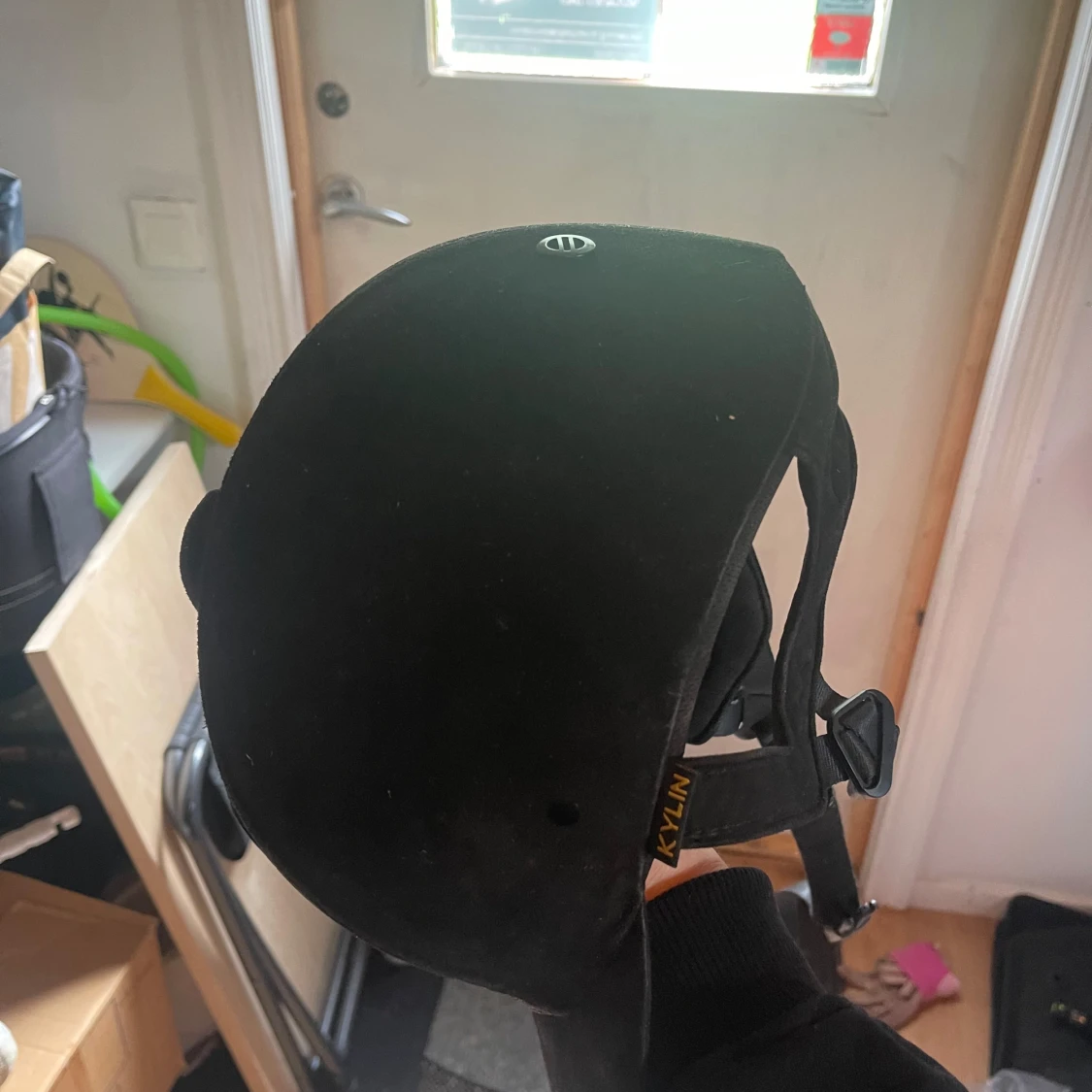 Svart ridhjälm Kylin strl 58 - 2