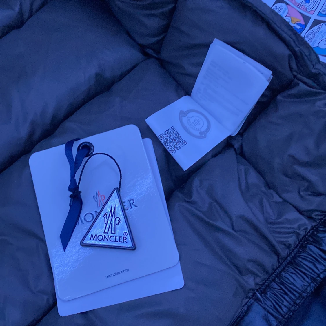 Svart dunväst från Moncler med huva - 4