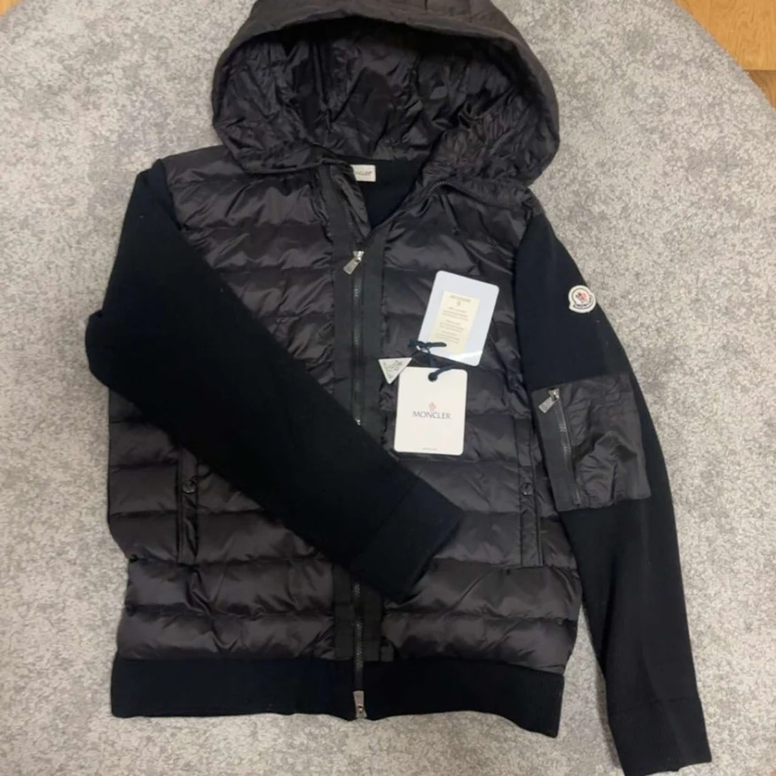 Svart Moncler pufferjacka med huva - 3