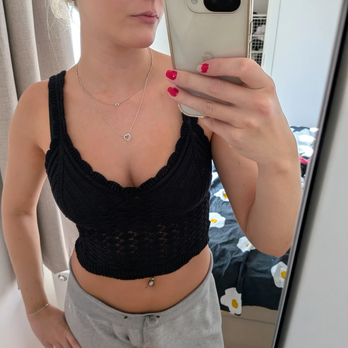 Svart stickad croppad linnetopp - 1