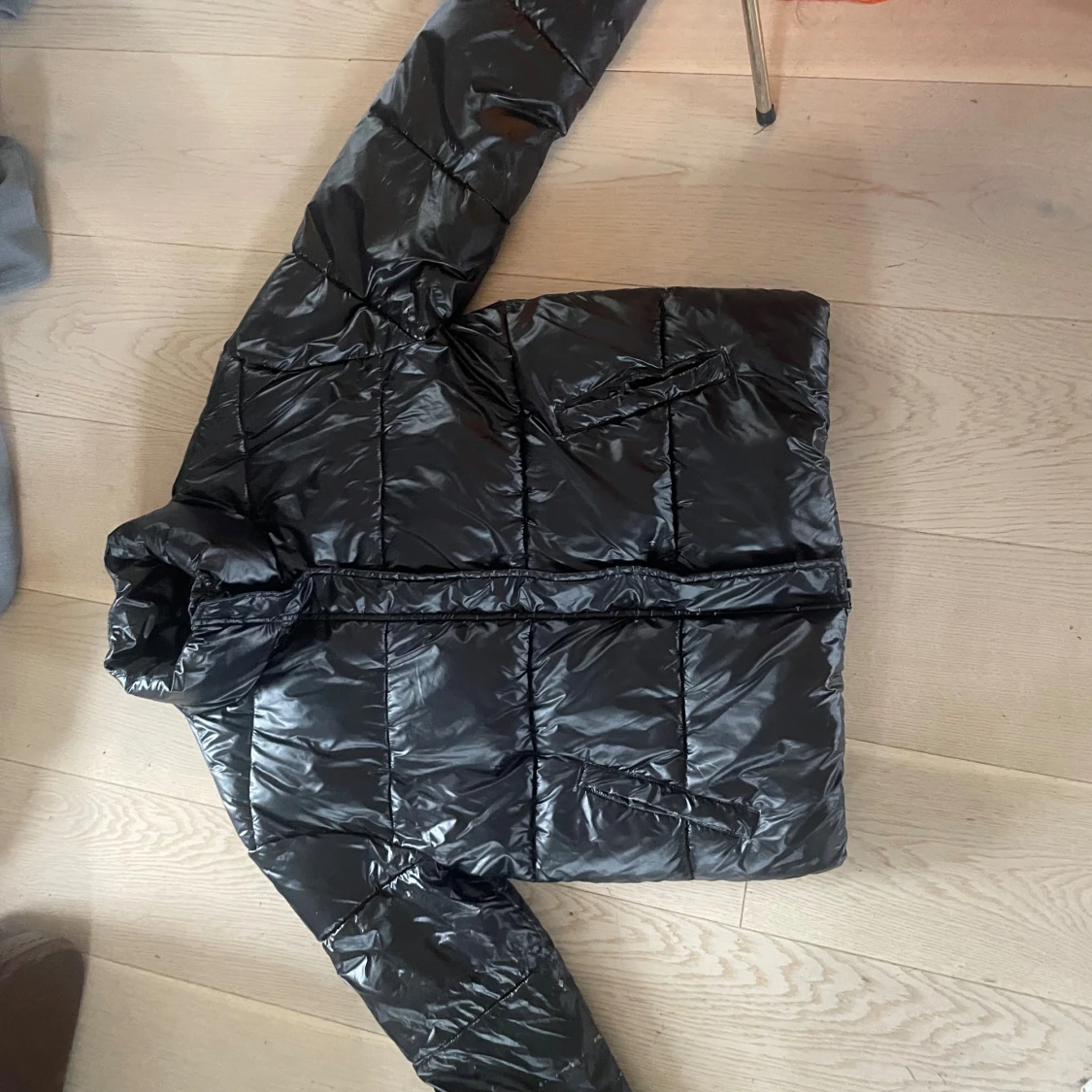 Svart pufferjacka - 1