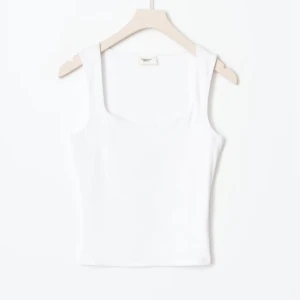 Gina linne  - Säljer båda vita och svarta nytt skick på båda! Köparen står för frakten!  Priset är för båda linnerna 