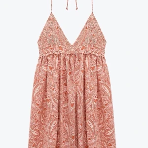 Zara klänning - Säljer denna fina Zara klänning i xs då den aldrig används och därför även är precis som ny! 