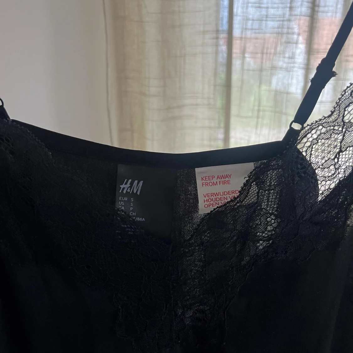 Svart spetsklänning från H&M - 1