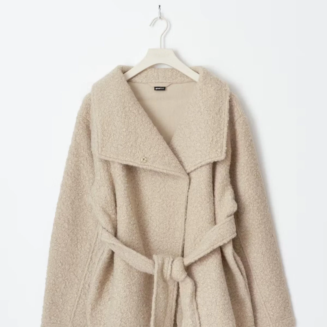 Beige teddyjacka med bälte från Gina Tricot - 2