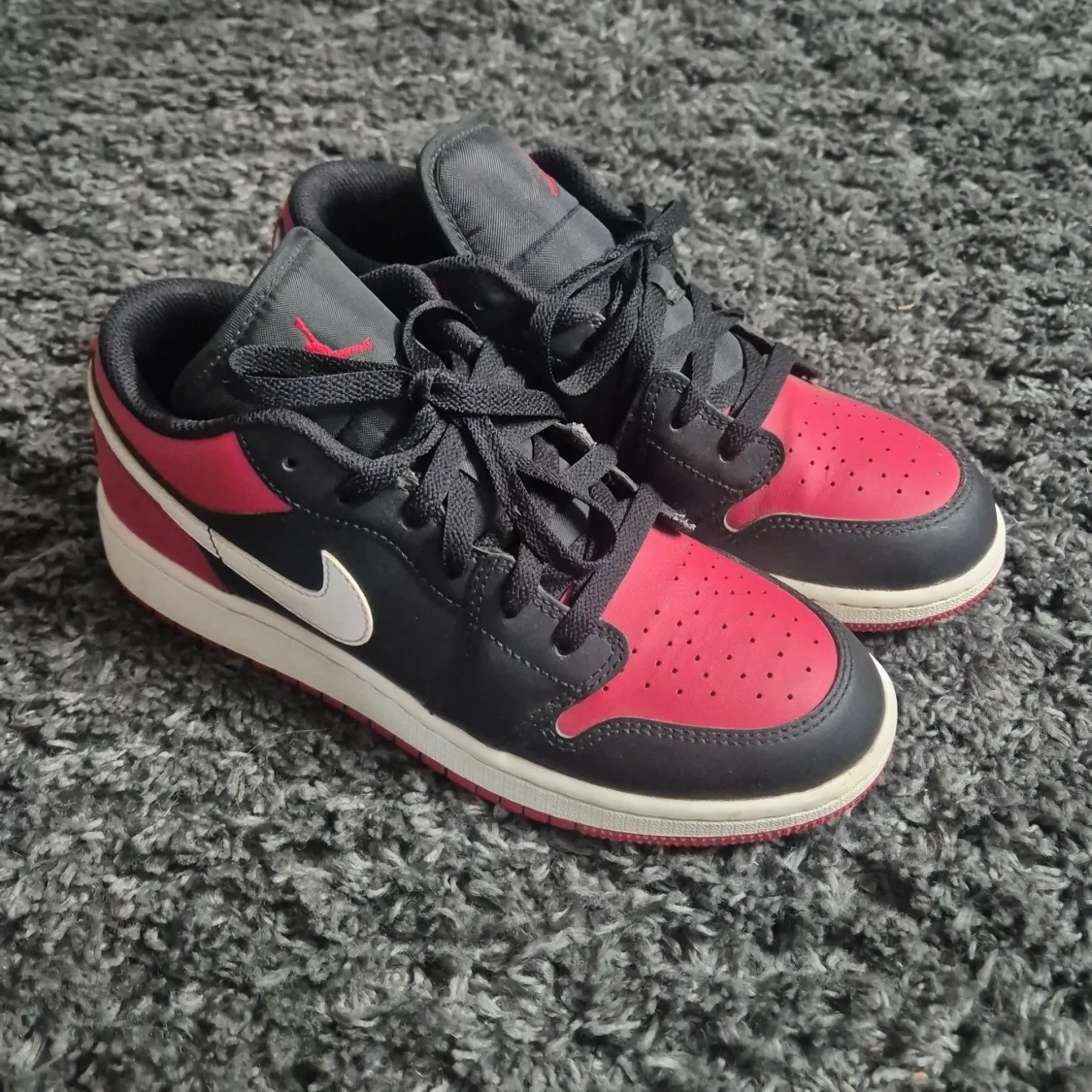 Nike Air Jordan 1 Low svart/röd 38.5