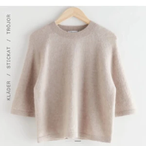 Beige stickad tröja med trekvartsärm - Beige stickad T-shirt från & other stories 