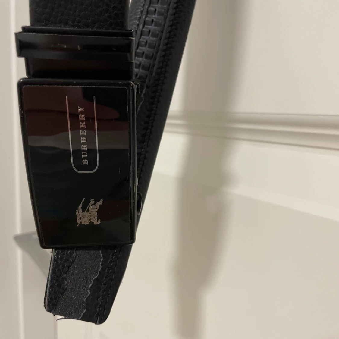 Svart skärp från Burberry i skinn - 1