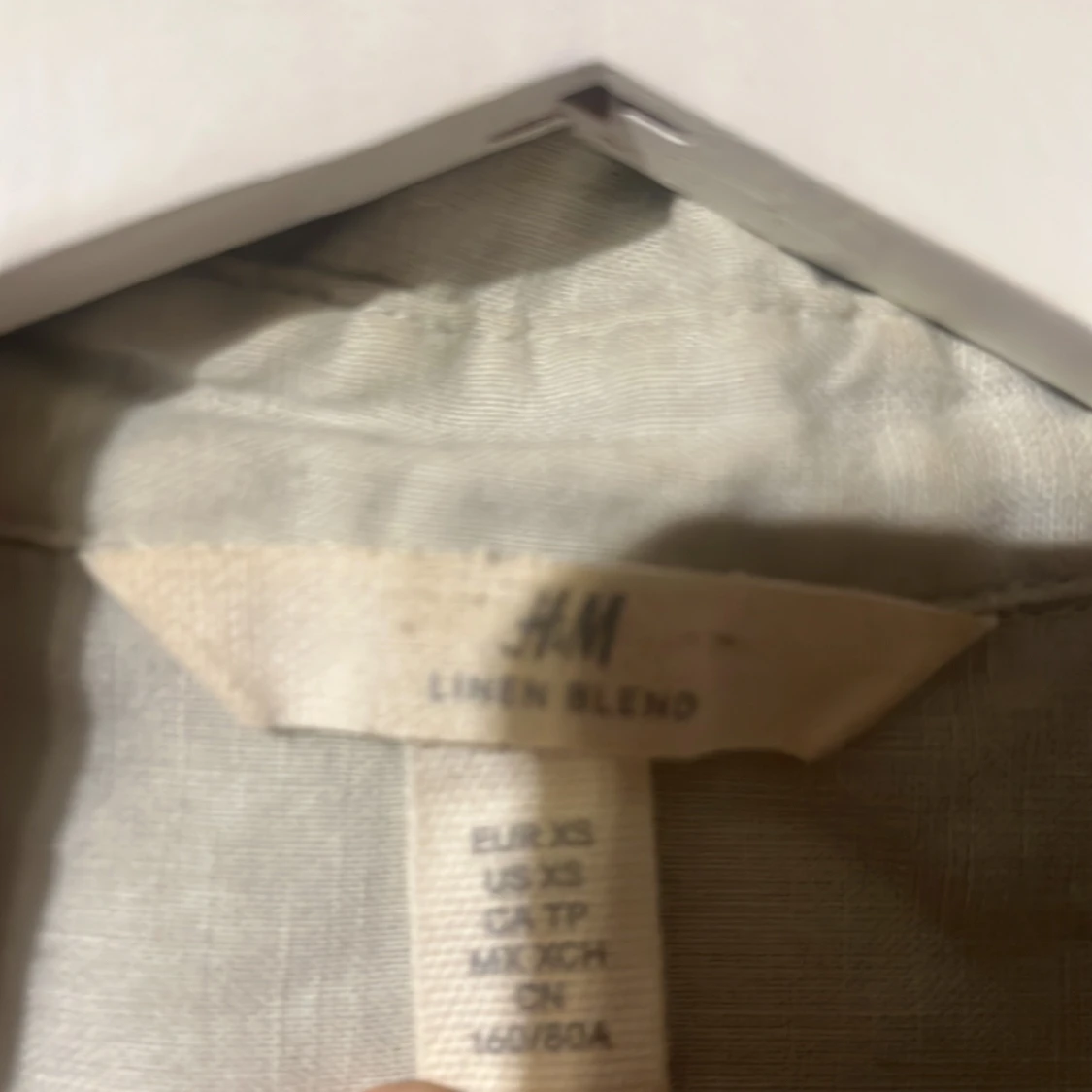 Ljusgrå linneskjorta från H&M - 2