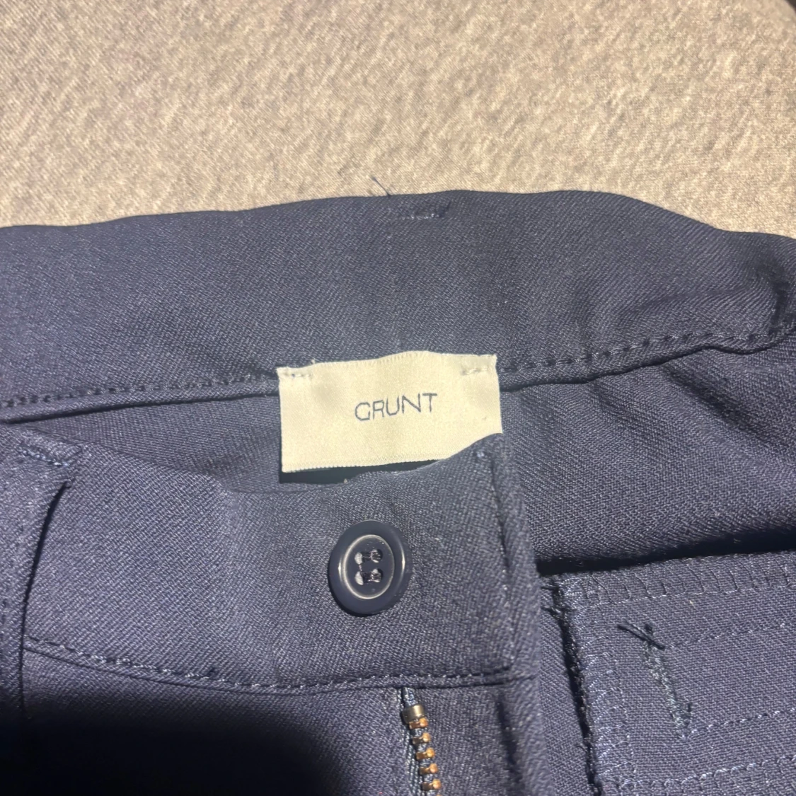 Midnattsblå kostymbyxor från Grunt - 2