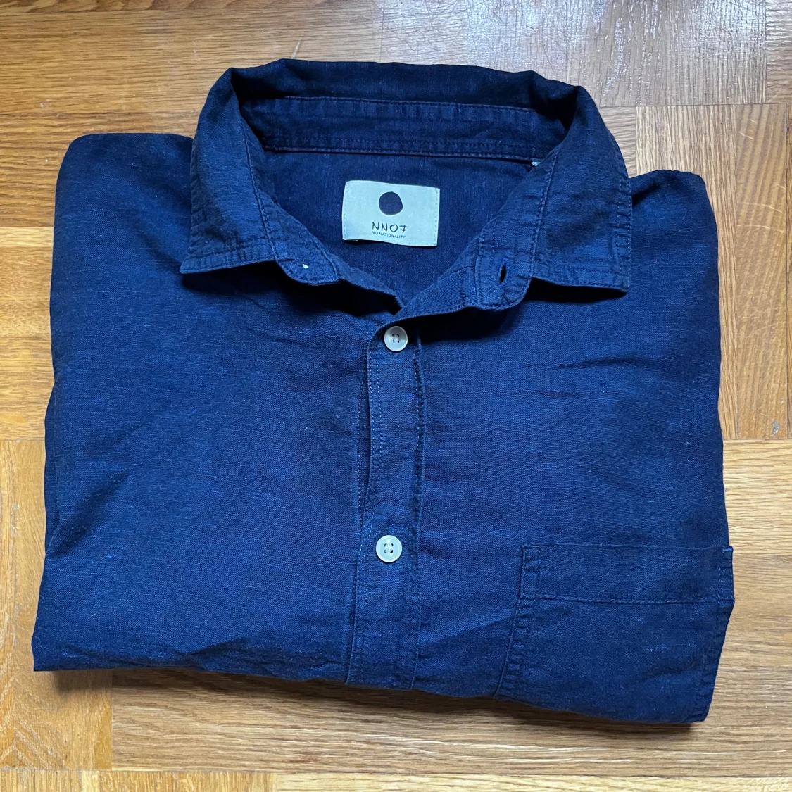 Mörkblå skjorta från NN07 i linne S