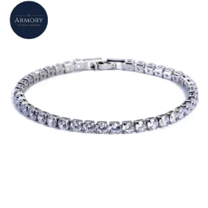 Armband  - Silverarmband – Stil & Kvalitet från Armory  Ett perfekt tillskott till din stil! Detta tennisarmband har en enkel och elegant design med en skön passform. Passar både till vardags och som en fin present.  Hör av dig vid frågor! / Armory