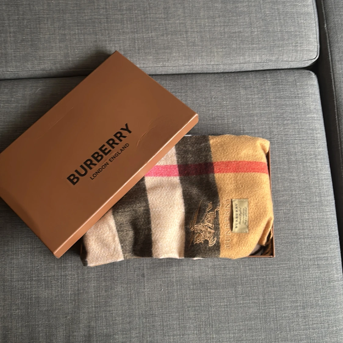 Rutig beige Burberry halsduk i kashmir - 1