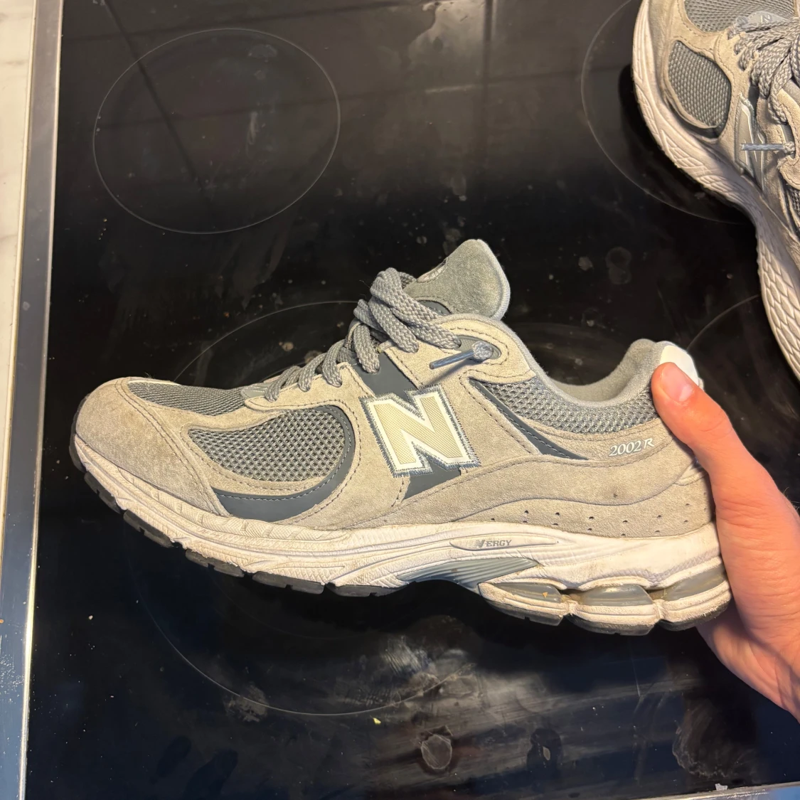 Grå New Balance 2002R sneakers - 1