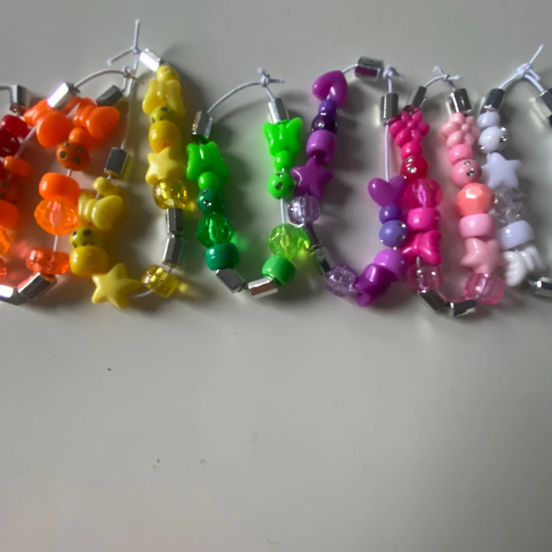 Färgglada pärlarmband  - 2