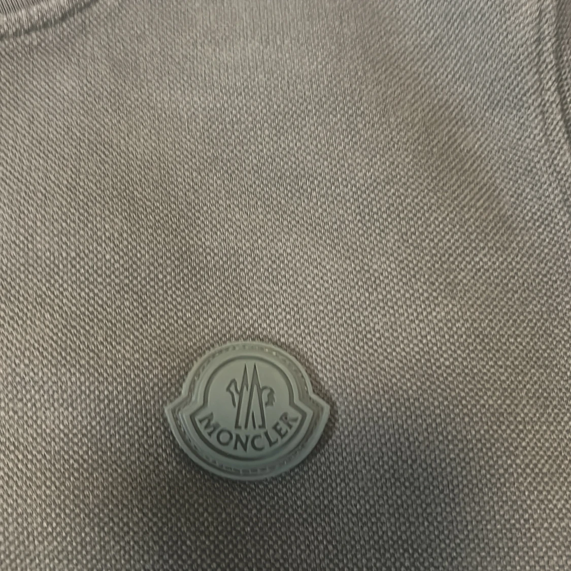 Olivgrön Moncler t-shirt i bomull