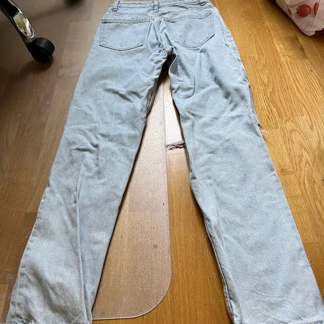 Ljusblå ripped jeans från Zara - 1