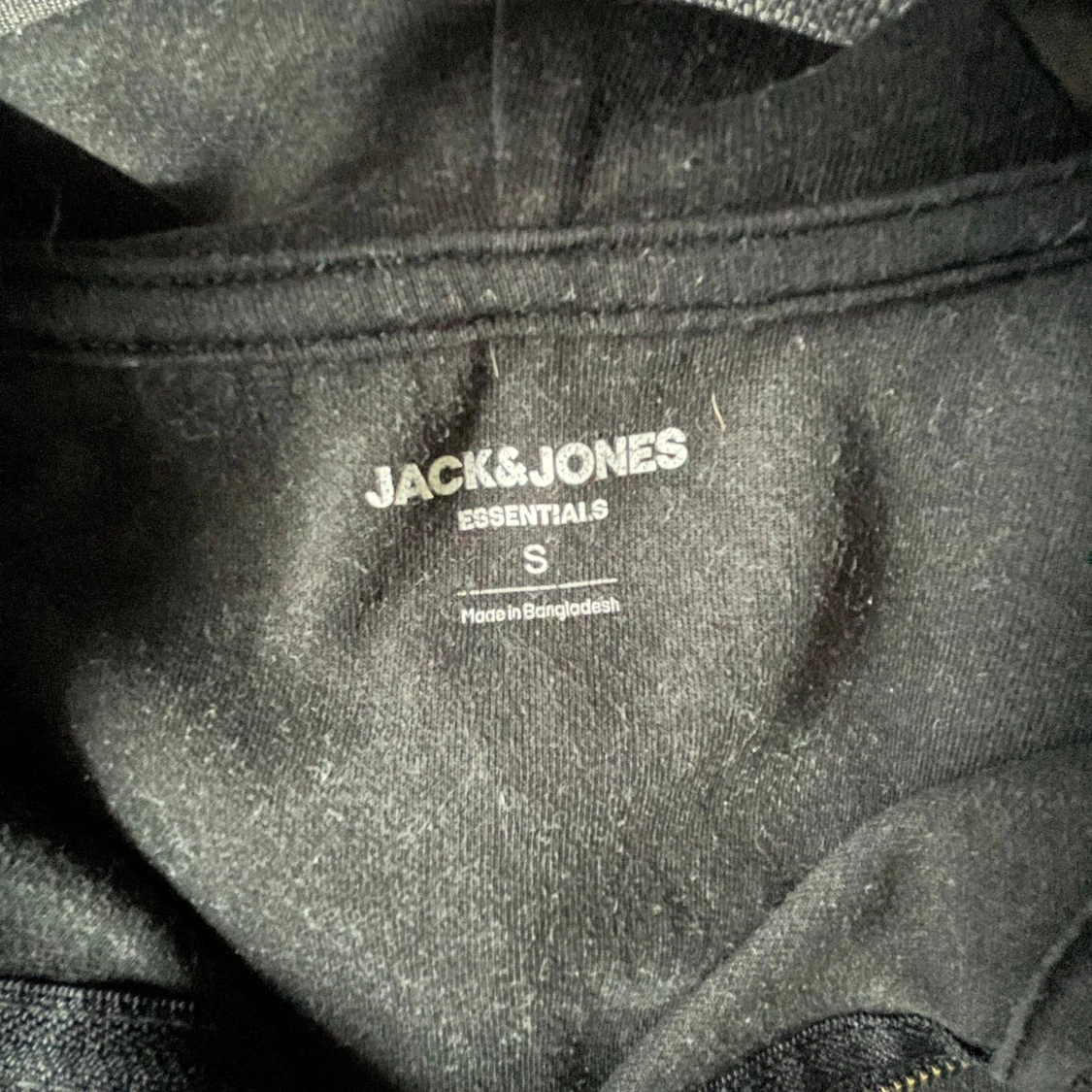 Svart hoodie från Jack & Jones - 2