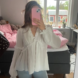 Supersöt blus  - Supersöt blus från nakd. Kommer tyvärr inte till användning🩷