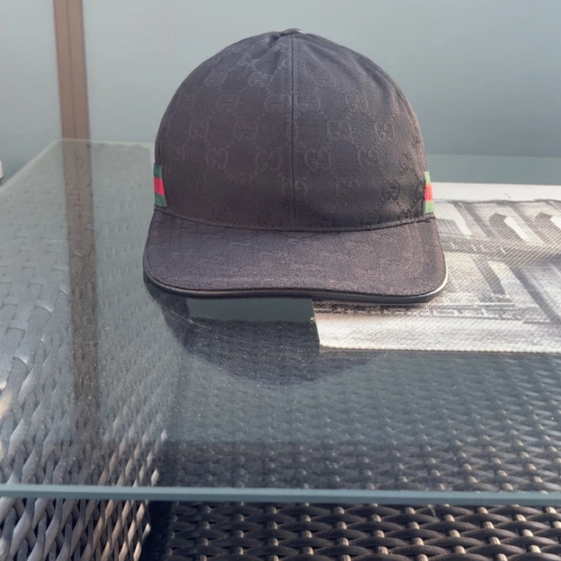 Svart keps från Gucci med GG-mönster