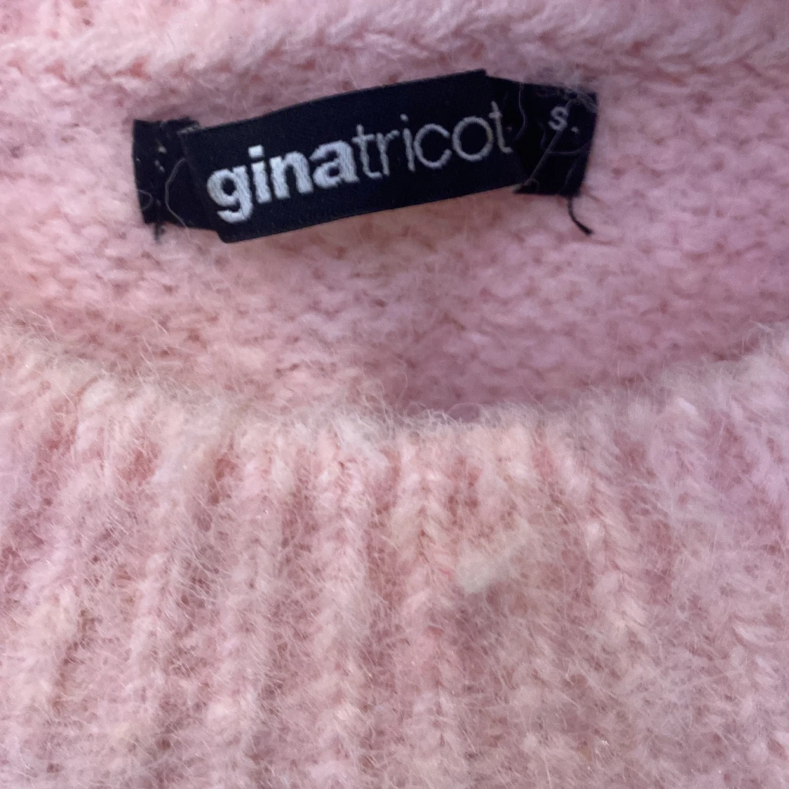 Kortärmad jusrosa stickad tröja från Gina Tricot - 2