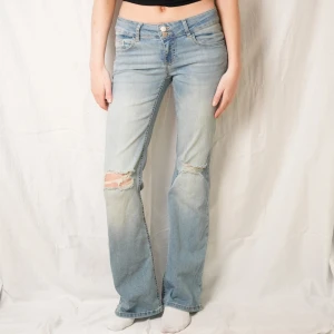 Jeans från Nelly  - Helt nya jeans som aldrig är använda. Nypris 699 kr. (Egna bilder) 💕
