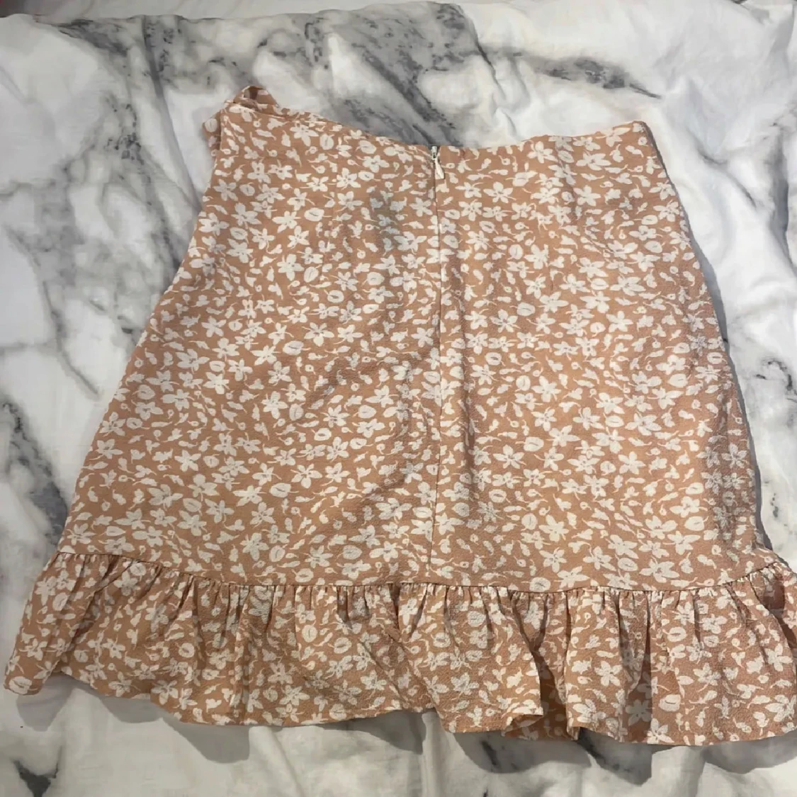 Rosa blommig kjol med volang från SHEIN - 3