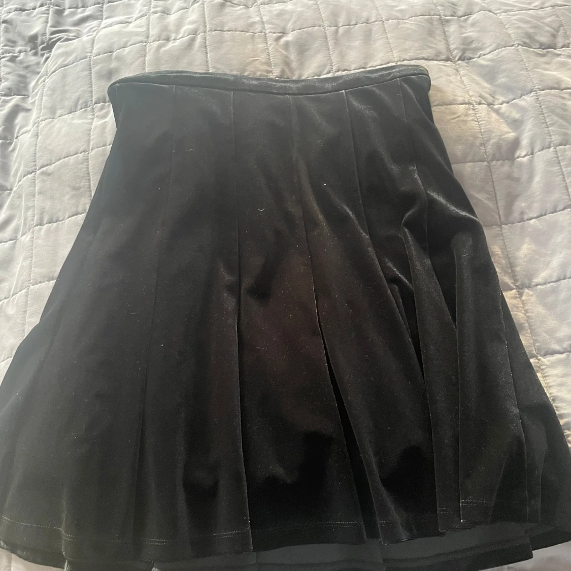 Svart sammetskjol från KappAhl - 1