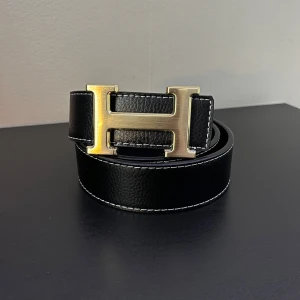 H Bälte - Säljer ett helt nytt bälte från Herm.es aldrig använt eller ens prövat bara att ta kontakt ifall du undrar något