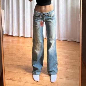 Lågmidjade bootcut jeans - Vintage från Pepe jeans med lapp kvar💓midja37 innerben 80 jae 165 