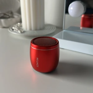 Mini högtalare  - Jätte söt mini högtalare med förvånansvärt bra ljud. Skickas med laddare. 