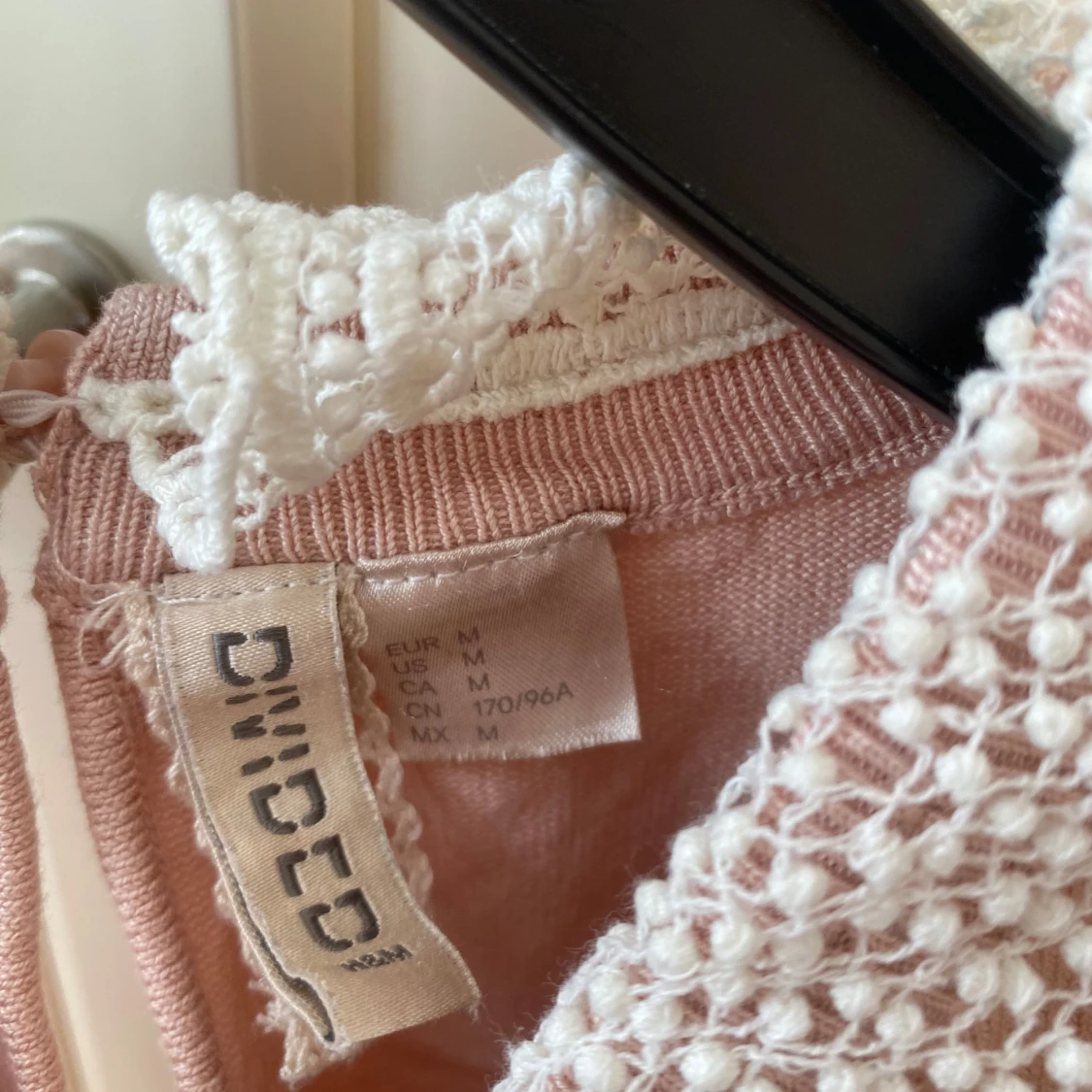 Rosa topp med spetskrage från H&M - 1