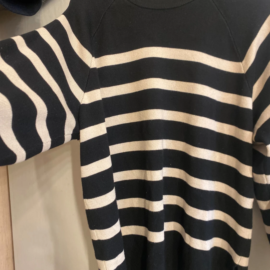 Svart och vit randig stickad tröja från Object - 1