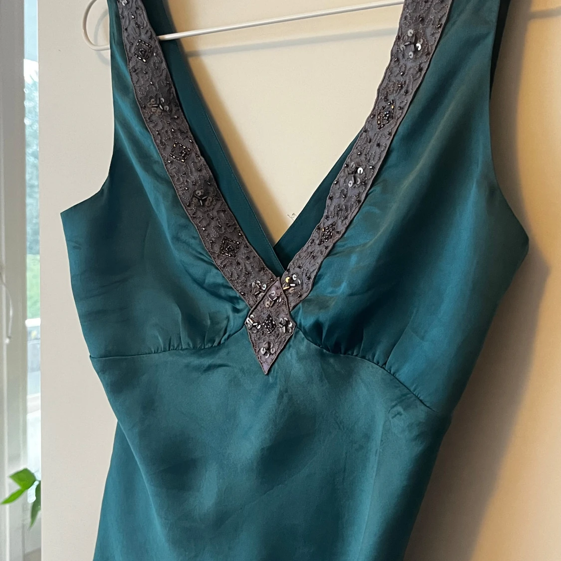 Turkos silkes topp från Kenneth Cole