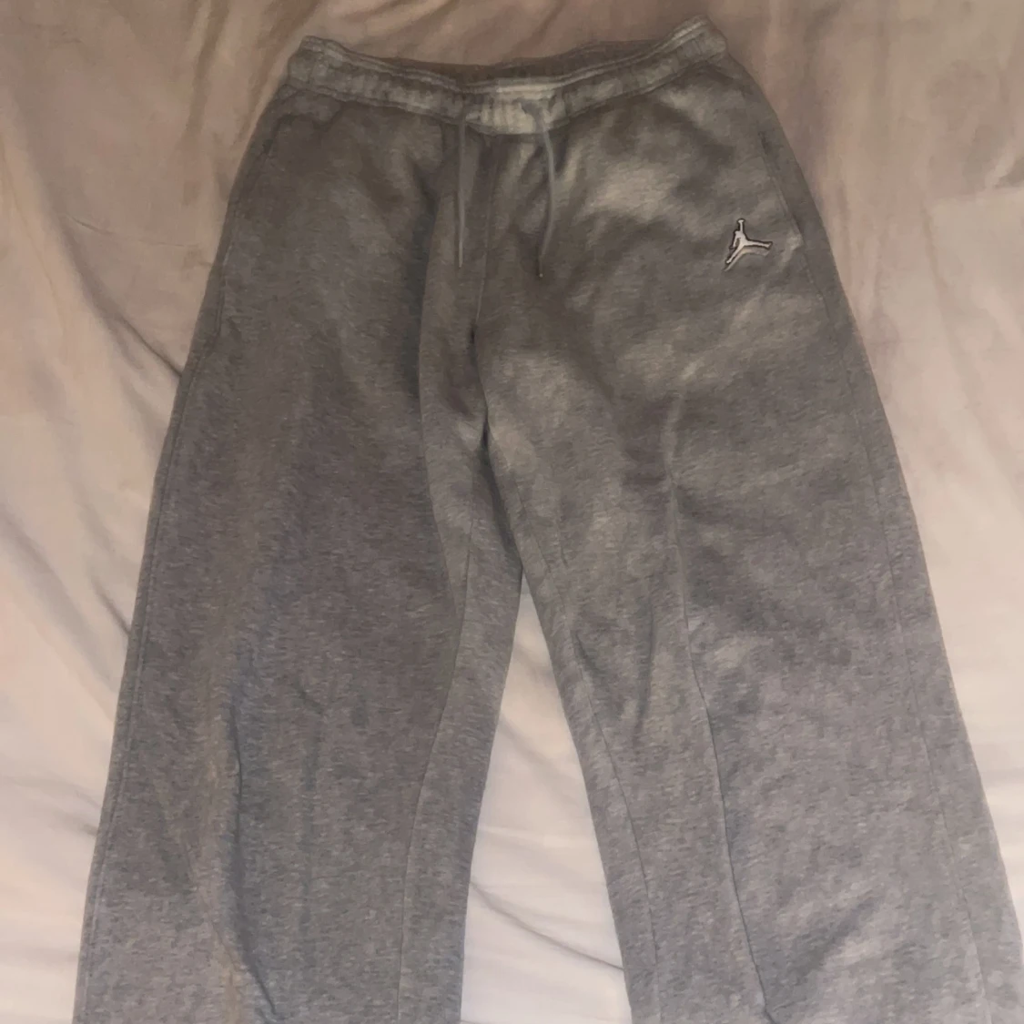 Grå Jordan mjukisbyxor med snörning - 1