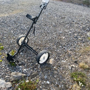 Golfvagn - En bra,enkel och fullt fungerande golfvagn som underlättar för dig när du är ute på banan och är prutbar vid snabb affär