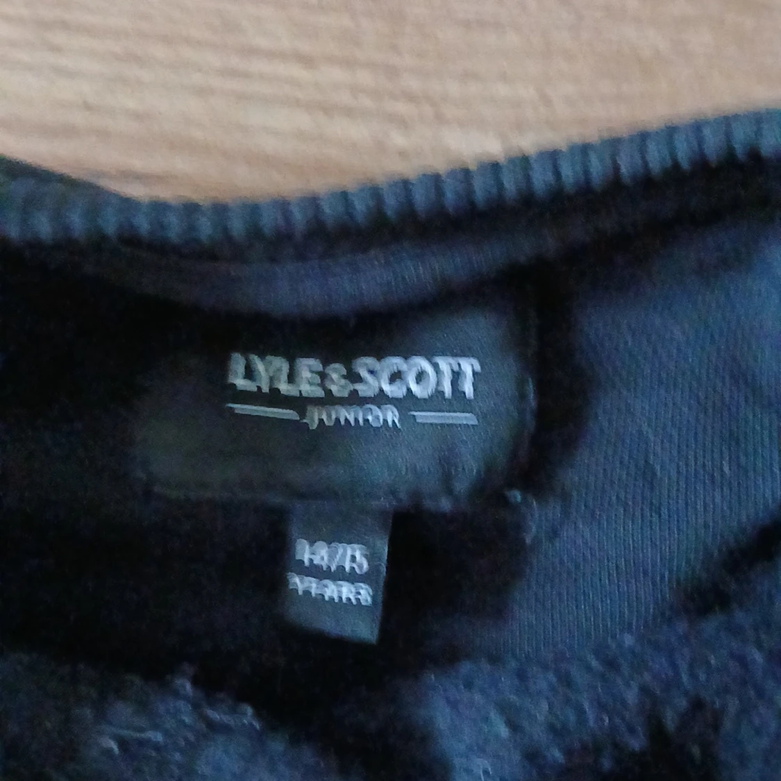 Svart tröja från Lyle & Scott - 1