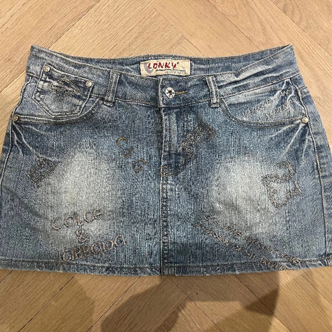 Skit snygg lågmidjad kjol