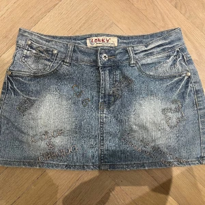 Skit snygg lågmidjad kjol - Bra skick