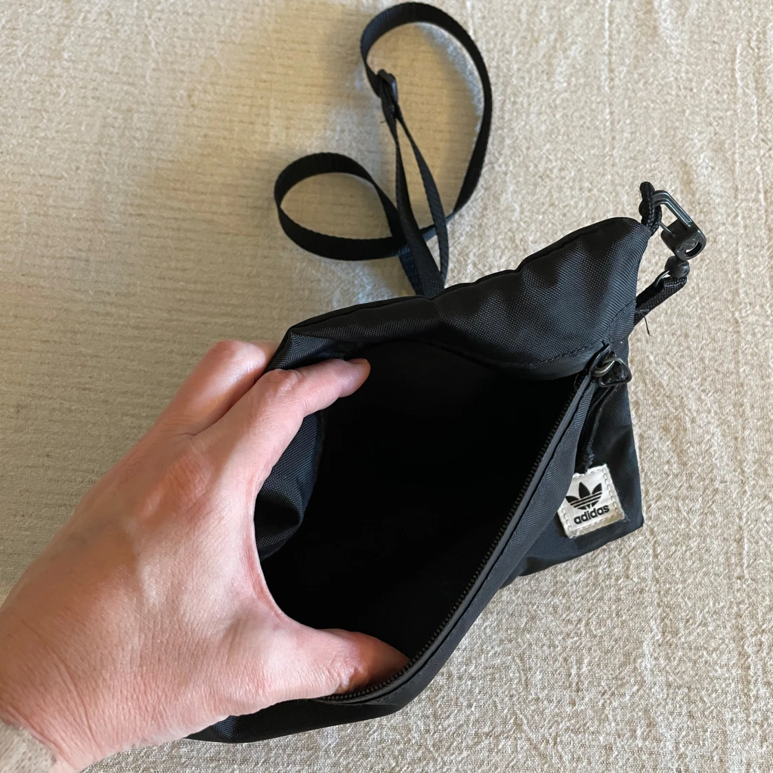 Svart axelväska från Adidas - 1