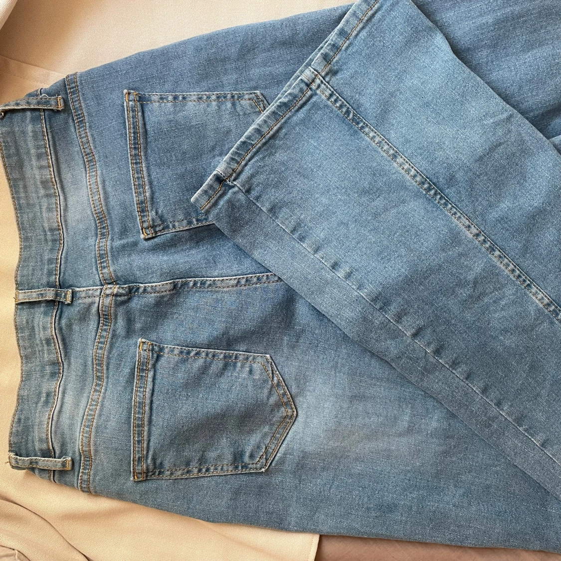 Ljusblå wide jeans i storlek 38 - 1