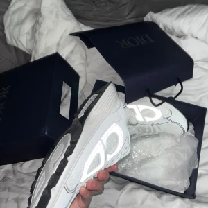 Skor från välkänt märke  - Storlek 43-44