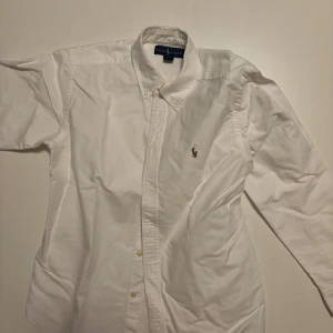 Ralph lauren skjorta - Ralph lauren skjorta i storlek y14 med inga defekter. 