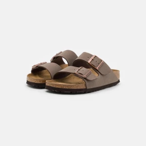 birkenstock slip ins  - birkenstock slip ins i förgen mocca. storlek 36. använda ett fåtal gånger. 