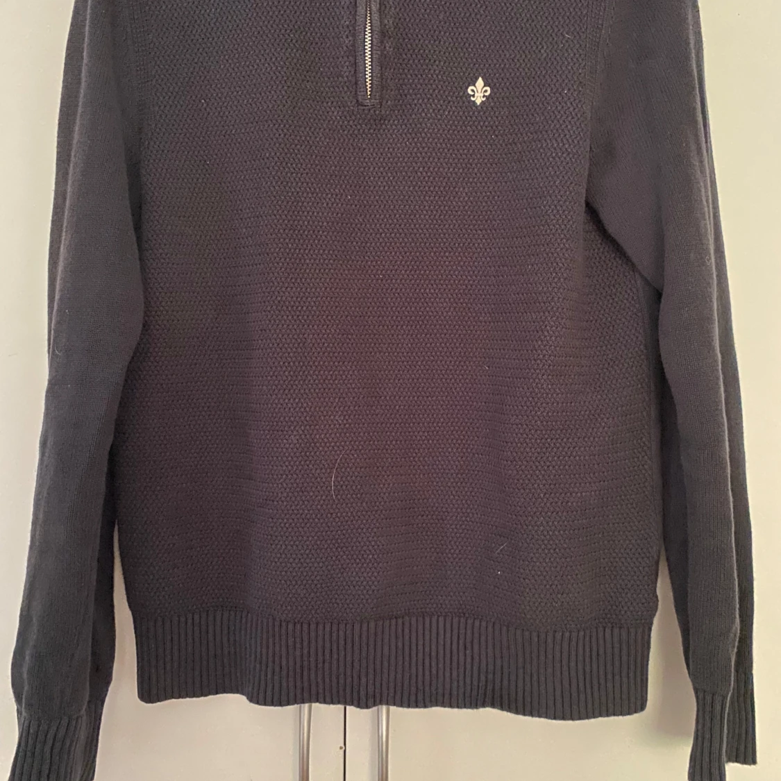 Mörkblå stickad half zip från Morris