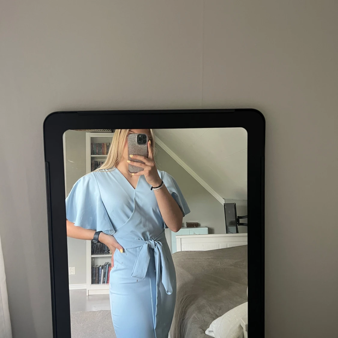 Ljusblå omlottklänning - 1