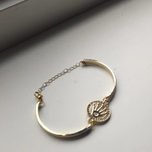 Guldigt armband från R0lex - Snyggt guldigt armband