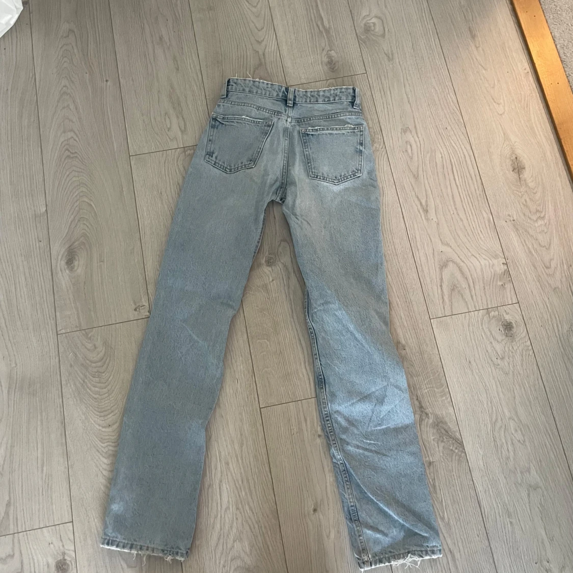 Ljusblå raka jeans från Zara - 1